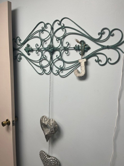 Inside The Fringe Boutique salon
